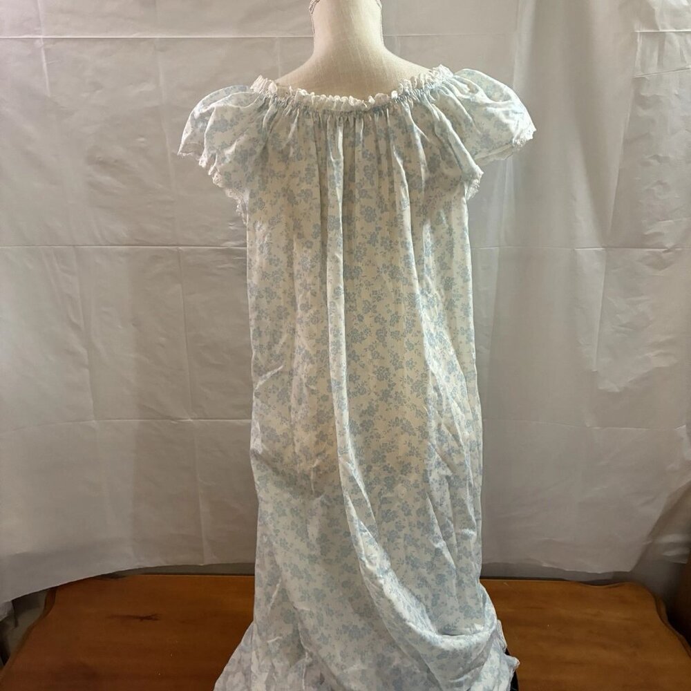 Vintage Miss Elaine Nightgown Size M Cap Sleeve White w Blue Floral Eyelet Trim - Picture 2 of 6